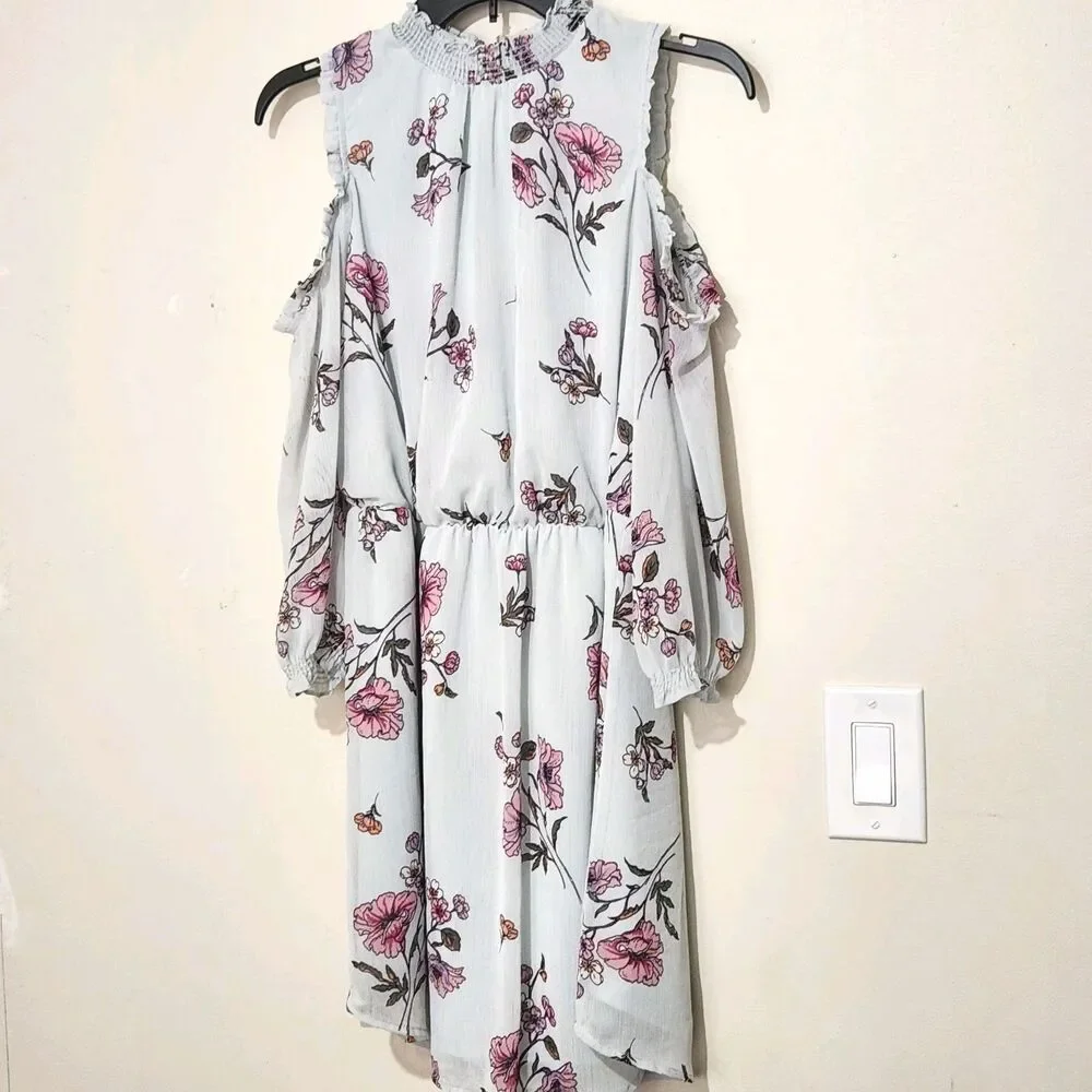 Signature Studio Dress Size Medium Blue Floral Lined Cold Shoulder Sleeves